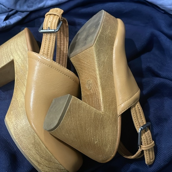 Wood Platform Clogs - Picture 4 of 5